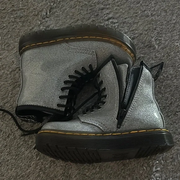 Dr. Martens Metallic Boots Toddler Size 8 - Picture 3 of 8